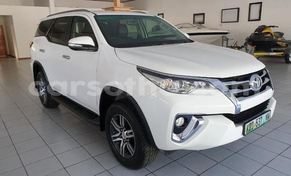 Buy Used Toyota Fortuner White Car in Maseru in Maseru Buy Used Toyota Fortuner White Car in Maseru in Maseru