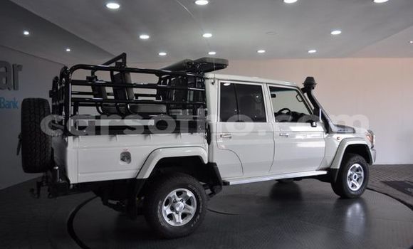 اشتري مستعمل Toyota Land Cruiser White سيارة في Maputsoa في Leribe اشتري مستعمل Toyota Land Cruiser White سيارة في Maputsoa في Leribe
