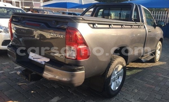 Buy Used Toyota Hilux Silver Car in Maputsoa in Leribe Buy Used Toyota Hilux Silver Car in Maputsoa in Leribe