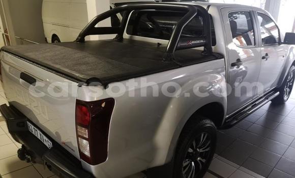 Acheter Occasion Voiture Isuzu KB Blanc à Maseru, Maseru Acheter Occasion Voiture Isuzu KB Blanc à Maseru, Maseru