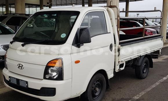 Acheter Occasion Voiture Hyundai H200 Blanc à Maseru, Maseru Acheter Occasion Voiture Hyundai H200 Blanc à Maseru, Maseru