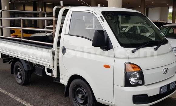 Acheter Occasion Voiture Hyundai H200 Blanc à Maseru, Maseru Acheter Occasion Voiture Hyundai H200 Blanc à Maseru, Maseru
