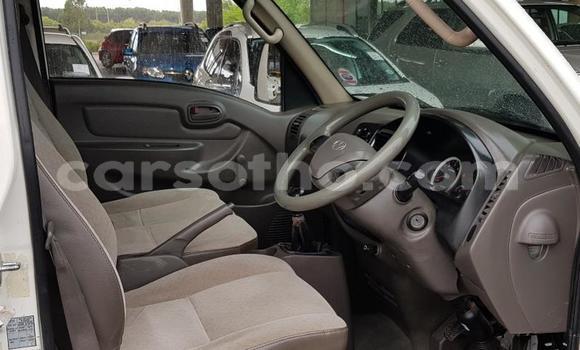 Acheter Occasion Voiture Hyundai H200 Blanc à Maseru, Maseru Acheter Occasion Voiture Hyundai H200 Blanc à Maseru, Maseru