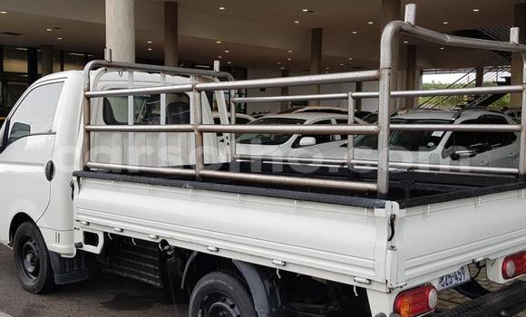Acheter Occasion Voiture Hyundai H200 Blanc à Maseru, Maseru Acheter Occasion Voiture Hyundai H200 Blanc à Maseru, Maseru