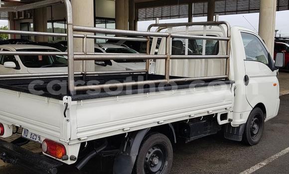 Acheter Occasion Voiture Hyundai H200 Blanc à Maseru, Maseru Acheter Occasion Voiture Hyundai H200 Blanc à Maseru, Maseru