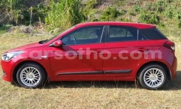 Acheter Occasion Voiture Hyundai i20 Rouge à Roma, Maseru Acheter Occasion Voiture Hyundai i20 Rouge à Roma, Maseru