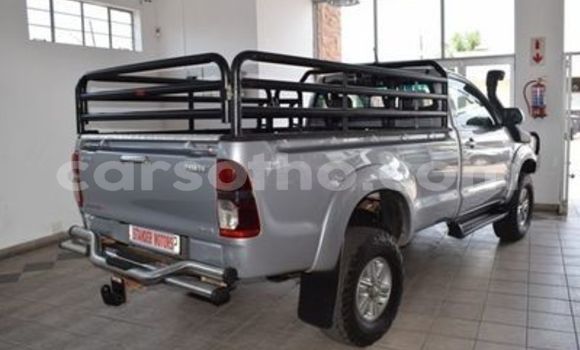 Buy Used Toyota Hilux Silver Car in Maputsoa in Leribe Buy Used Toyota Hilux Silver Car in Maputsoa in Leribe