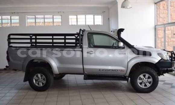 Buy Used Toyota Hilux Silver Car in Maputsoa in Leribe Buy Used Toyota Hilux Silver Car in Maputsoa in Leribe