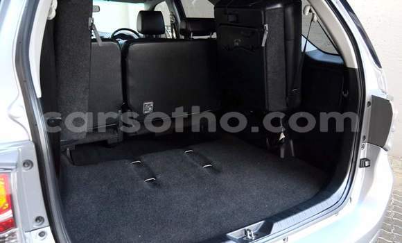 Sayi Na hannu Toyota Fortuner Silver Mota in Maseru a Maseru Sayi Na hannu Toyota Fortuner Silver Mota in Maseru a Maseru