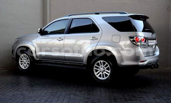 Sayi Na hannu Toyota Fortuner Silver Mota in Maseru a Maseru Sayi Na hannu Toyota Fortuner Silver Mota in Maseru a Maseru