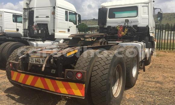 Acheter Occasion Utilitaire Nissan UD Blanc à Maseru, Maseru Acheter Occasion Utilitaire Nissan UD Blanc à Maseru, Maseru