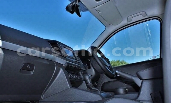 Buy Used Volkswagen Amarok White Car in Maputsoe in Leribe Buy Used Volkswagen Amarok White Car in Maputsoe in Leribe