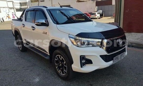 Buy Used Toyota Hilux White Car in Maputsoe in Leribe Buy Used Toyota Hilux White Car in Maputsoe in Leribe