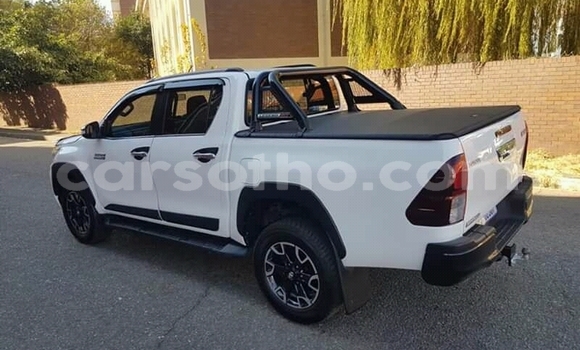 Buy Used Toyota Hilux White Car in Maputsoe in Leribe Buy Used Toyota Hilux White Car in Maputsoe in Leribe