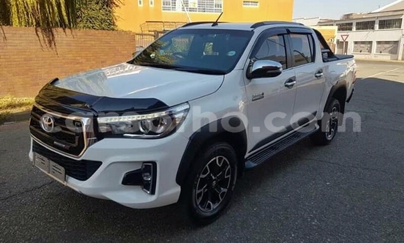 Buy Used Toyota Hilux White Car in Maputsoe in Leribe Buy Used Toyota Hilux White Car in Maputsoe in Leribe