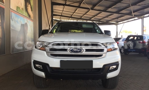 Sayi Na hannu Ford Everest White Mota in Maseru a Maseru Sayi Na hannu Ford Everest White Mota in Maseru a Maseru