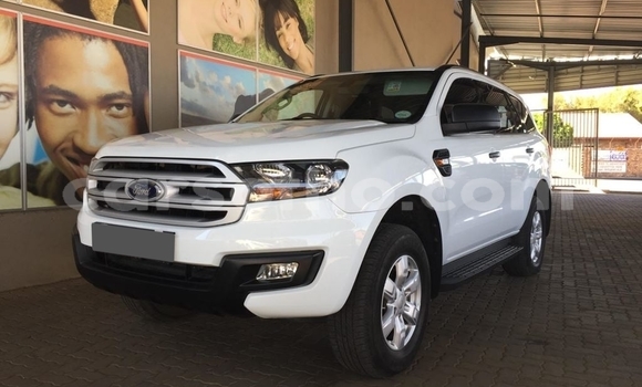 Sayi Na hannu Ford Everest White Mota in Maseru a Maseru Sayi Na hannu Ford Everest White Mota in Maseru a Maseru