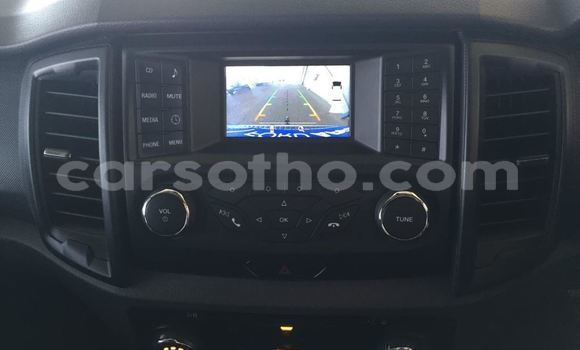 Sayi Na hannu Ford Everest White Mota in Maseru a Maseru Sayi Na hannu Ford Everest White Mota in Maseru a Maseru