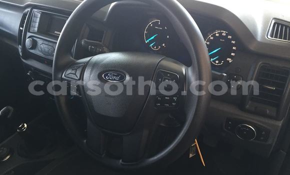 Sayi Na hannu Ford Everest White Mota in Maseru a Maseru Sayi Na hannu Ford Everest White Mota in Maseru a Maseru