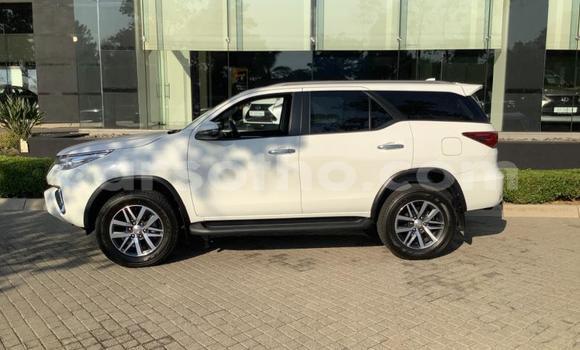 اشتري مستعمل Toyota Fortuner White سيارة في Maputsoe في Leribe اشتري مستعمل Toyota Fortuner White سيارة في Maputsoe في Leribe