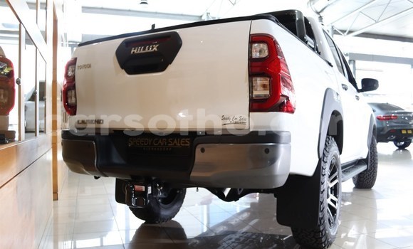 Sayi Na hannu Toyota Hilux Silver Mota in Maseru a Maseru Sayi Na hannu Toyota Hilux Silver Mota in Maseru a Maseru