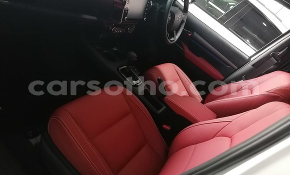 Sayi Na hannu Toyota Hilux Silver Mota in Maseru a Maseru Sayi Na hannu Toyota Hilux Silver Mota in Maseru a Maseru