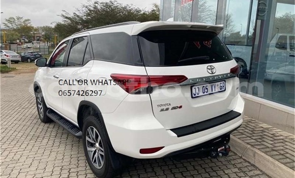 Buy Used Toyota Fortuner White Car in Maputsoa in Leribe Buy Used Toyota Fortuner White Car in Maputsoa in Leribe