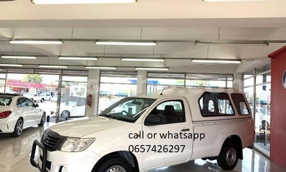Buy Used Toyota Hilux White Car in Maputsoa in Leribe Buy Used Toyota Hilux White Car in Maputsoa in Leribe