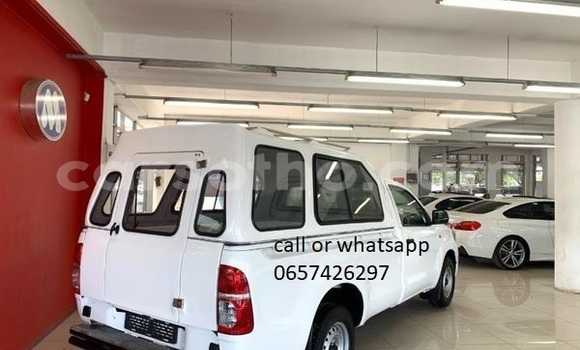 Buy Used Toyota Hilux White Car in Maputsoa in Leribe Buy Used Toyota Hilux White Car in Maputsoa in Leribe