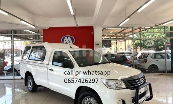 Buy Used Toyota Hilux White Car in Maputsoa in Leribe Buy Used Toyota Hilux White Car in Maputsoa in Leribe