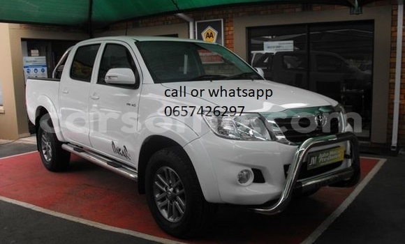 Buy Used Toyota Hilux White Car in Maputsoe in Leribe Buy Used Toyota Hilux White Car in Maputsoe in Leribe