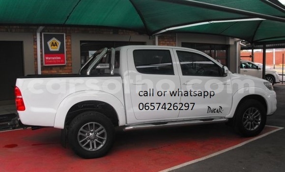 Buy Used Toyota Hilux White Car in Maputsoe in Leribe Buy Used Toyota Hilux White Car in Maputsoe in Leribe