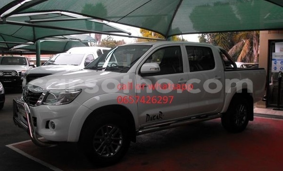 Buy Used Toyota Hilux White Car in Maputsoe in Leribe Buy Used Toyota Hilux White Car in Maputsoe in Leribe