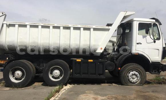 Acheter Occasion Utilitaire Mercedes‒Benz Tipper Blanc à Maseru, Maseru Acheter Occasion Utilitaire Mercedes‒Benz Tipper Blanc à Maseru, Maseru