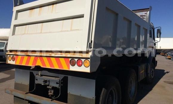 Acheter Occasion Utilitaire Mercedes‒Benz 2628 Blanc à Maseru, Maseru Acheter Occasion Utilitaire Mercedes‒Benz 2628 Blanc à Maseru, Maseru