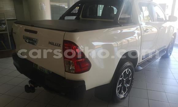 اشتري مستعمل Toyota Hilux White سيارة في Maseru في Maseru اشتري مستعمل Toyota Hilux White سيارة في Maseru في Maseru