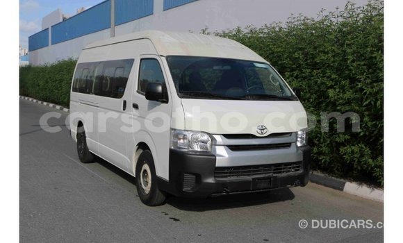 Sayi Imported Toyota Hiace White Mota in Import - Dubai a Maseru Sayi Imported Toyota Hiace White Mota in Import - Dubai a Maseru