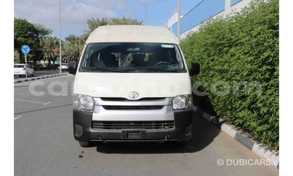 Sayi Imported Toyota Hiace White Mota in Import - Dubai a Maseru Sayi Imported Toyota Hiace White Mota in Import - Dubai a Maseru