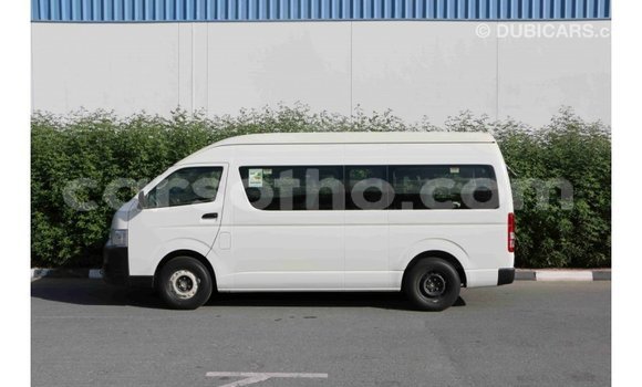 Sayi Imported Toyota Hiace White Mota in Import - Dubai a Maseru Sayi Imported Toyota Hiace White Mota in Import - Dubai a Maseru