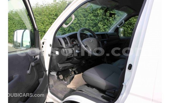 Sayi Imported Toyota Hiace White Mota in Import - Dubai a Maseru Sayi Imported Toyota Hiace White Mota in Import - Dubai a Maseru