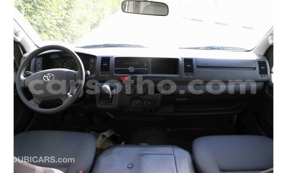 Sayi Imported Toyota Hiace White Mota in Import - Dubai a Maseru Sayi Imported Toyota Hiace White Mota in Import - Dubai a Maseru
