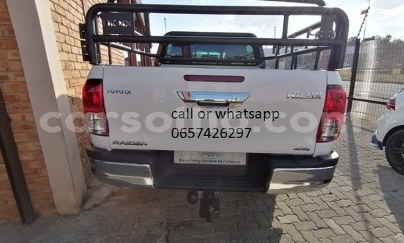 Sayi Na hannu Toyota Hilux White Mota in Maputsoa a Leribe Sayi Na hannu Toyota Hilux White Mota in Maputsoa a Leribe
