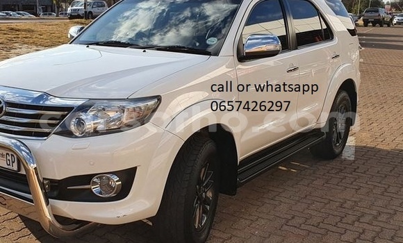 Buy Used Toyota Fortuner White Car in Maputsoa in Leribe Buy Used Toyota Fortuner White Car in Maputsoa in Leribe