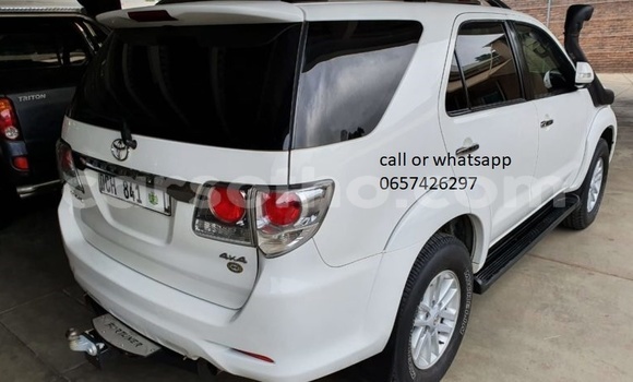 Sayi Na hannu Toyota Fortuner White Mota in Maputsoa a Leribe Sayi Na hannu Toyota Fortuner White Mota in Maputsoa a Leribe