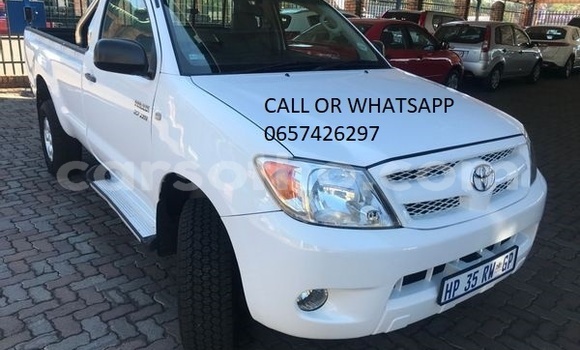 Acheter Occasion Voiture Toyota Hilux Vert à Maputsoe, Leribe Acheter Occasion Voiture Toyota Hilux Vert à Maputsoe, Leribe