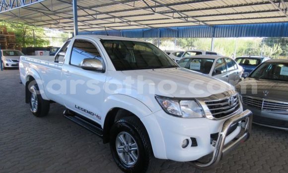 Sayi Na hannu Toyota Hilux White Mota in Maseru a Maseru Sayi Na hannu Toyota Hilux White Mota in Maseru a Maseru
