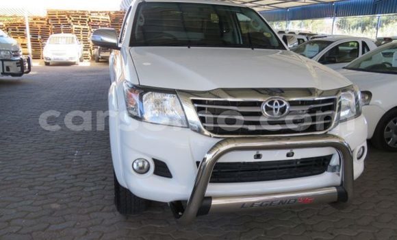 Sayi Na hannu Toyota Hilux White Mota in Maseru a Maseru Sayi Na hannu Toyota Hilux White Mota in Maseru a Maseru