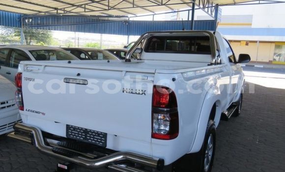 Sayi Na hannu Toyota Hilux White Mota in Maseru a Maseru Sayi Na hannu Toyota Hilux White Mota in Maseru a Maseru