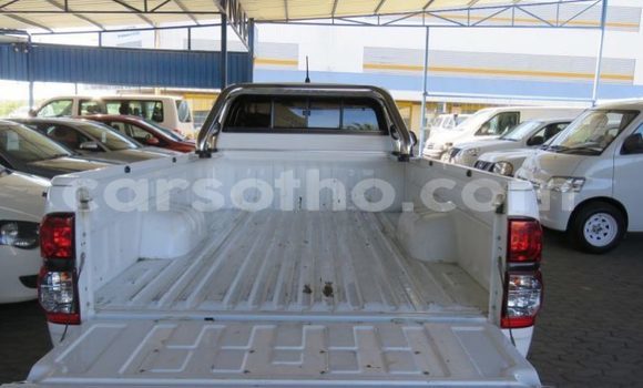 Sayi Na hannu Toyota Hilux White Mota in Maseru a Maseru Sayi Na hannu Toyota Hilux White Mota in Maseru a Maseru