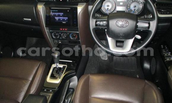 Sayi Na hannu Toyota Fortuner White Mota in Maseru a Maseru Sayi Na hannu Toyota Fortuner White Mota in Maseru a Maseru